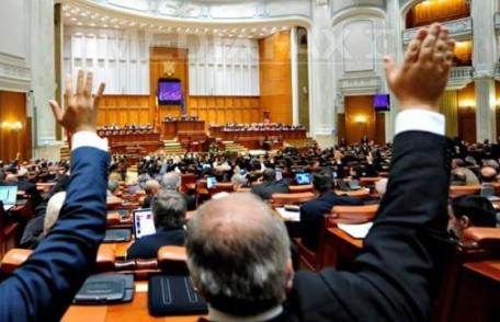 Parlamentarii nu vor mai fi obligaţi să justifice în scris absenţele