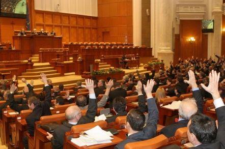 Modificările la Statutul deputaţilor şi senatorilor, adoptate de plenul comun