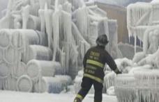 SPECTACULOS: O clădire în flăcări la minus 46 de grade s-a transformat în palat de cleştar - VIDEO