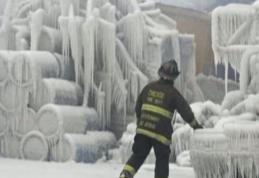 SPECTACULOS: O clădire în flăcări la minus 46 de grade s-a transformat în palat de cleştar - VIDEO
