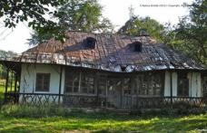 Casa în care a copilărit Enescu din Mihaileni, pe punctul de a se prăbuşi