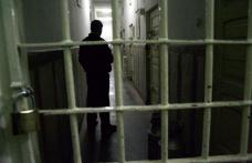 Tânăr încarcerat pentru tâlhărie și patru infracțiuni de furt calificat 
