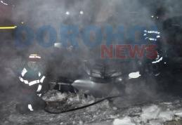 Mașină distrusă parțial într-un incendiu