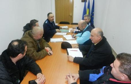 IJJ Botoşani: Poliţiştii locali şi agenţii de protecţie şi pază instruiţi cu privire la modul de acţiune la activităţile sportive