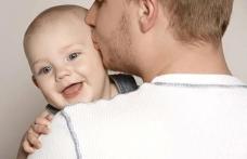 Directivă europeană: Tații, obligați să intre în concediu de paternitate