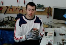 Elev de 18 ani din Botoşani, premiat de NASA pentru invenţia mâinii bionice