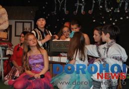 Mărţişoarele Clubului Copiilor şi Elevilor, în spectacol, pe scena Sălii Teatrului din Dorohoi - FOTO