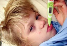 Cum tratezi febra la copii