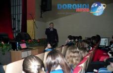 Liceul Regina Maria Dorohoi: Acţiuni de prevenire a consumului de droguri şi a traficului de fiinţe umane - FOTO