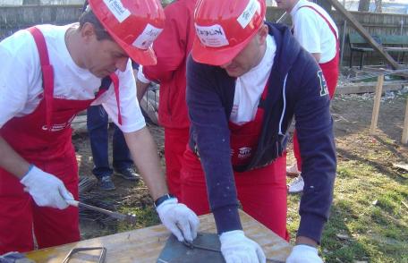 Fundatia Vodafone Romania: 400.000 de euro pentru constructia de case destinate familiilor defavorizate