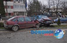 Două mașini avariate serios în urma unui accident produs pe Bulevardul Victoriei din Dorohoi - FOTO