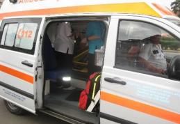 Scandal în ambulanță. Un bărbat băut a făcut „circ” în ambulanța care îl transporta la spital