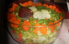 Salată de legume fierte
