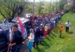 Sute de oameni au condus-o astăzi pe ultimul dum pe eleva liceului „Regina Maria din Dorohoi, ucisă de fostul iubit - FOTO