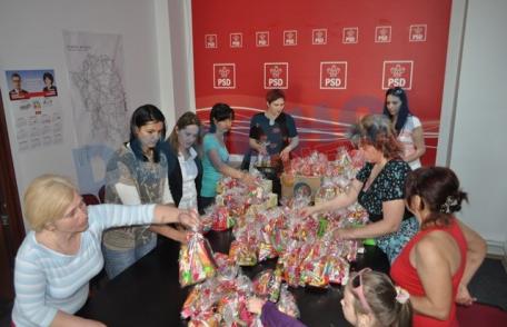 Femeile Social-Democrate dorohoiene au dus daruri copiilor de la centrele de apartamente din Dorohoi - FOTO