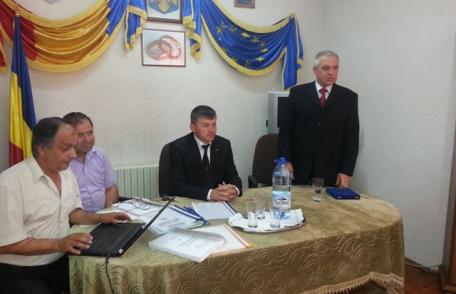 Prefectul continuă incursiunea în cadrul Şedinţelor de Consiliul Local - IBĂNEŞTI - FOTO
