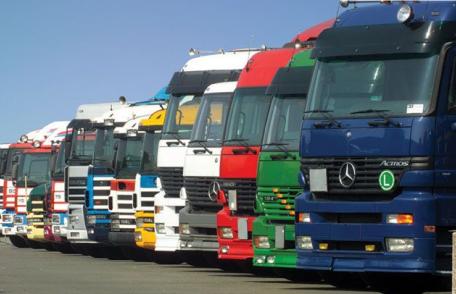 Termenul pentru dotarea camioanelor cu plăcuţe de identificare, prelungit până la 1 ianuarie 2014