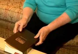 Ce a descoperit o femeie ascuns într-o Biblie cumpărată la mâna a doua. A avut șocul vieții