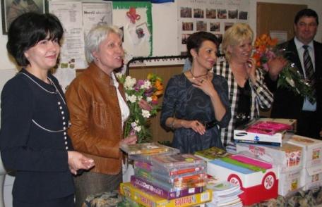 Senatorul Doina Federovici împreună cu reprezentanți OFSD Botoșani au oferit peste 100 de cadouri copiilor din Ionășeni