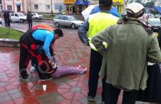 Femeie ajunsă de urgență la spital după ce a căzut în plină stradă în municipiul Dorohoi – FOTO