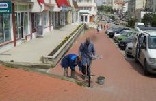 Primaria Dorohoi montează coşuri de gunoi asortate cu modernizările 
