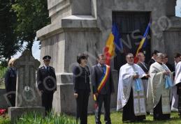 Dorohoi: Slujbă de pomenire și depunere de coroane de „Ziua Eroilor şi Martirilor Neamului Românesc” - FOTO