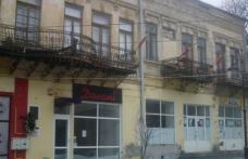 Sală de păcănele și magazin second-hand în casa lui Eminescu din Botoșani