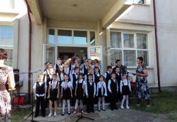 Serbarea Abecedarului la Școala „A.I. Cuza” Dorohoi - FOTO