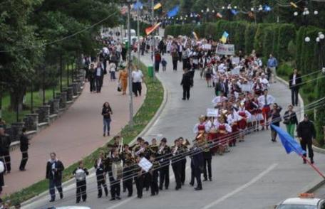 Dorohoienii sunt așteptați astăzi la parada impresionantă din a doua zi a Festivalului „Mugurelul”