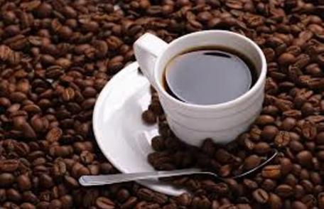 Iată câțiva pași care te vor ajuta să reduci consumul de cofeină