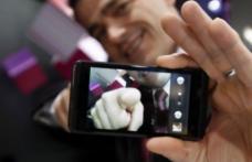 Smartphone-urile distrug piaţa aparatelor foto compacte