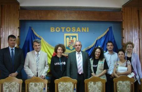 Echipă a UNICEF România în vizită la prefectul judeţului