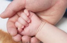 Caz incredibil: Ce a făcut o mamă cu bebeluşul pe care medicii l-au declarat mort la naştere