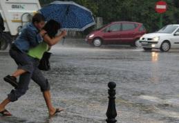 ANM: Ploi şi vijelii, prognozate în trei judeţe din Moldova