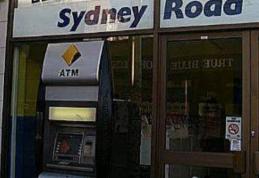 O bandă de români a furat peste 100.000 de dolari din 15 bancomate din Sydney