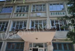Au început lucrările de înlocuire a geamurilor Școlii Gimnaziale „Spiru Haret” Dorohoi - FOTO