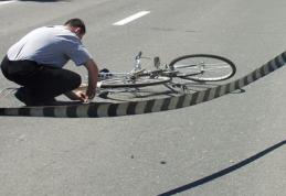 Bicicliști accidentați de o șoferiță neatentă