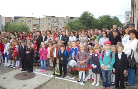 Sărbătoarea începutului de an la Școala Mihail Kogălniceanu Dorohoi - FOTO