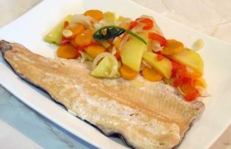 Pește file cu legume la cuptor