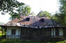 Casa copilăriei lui George Enescu, din Mihăileni, aflată în pragul colapsului