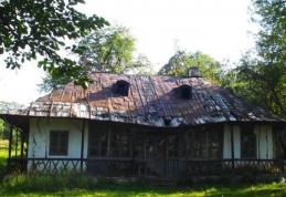 Casa copilăriei lui George Enescu, din Mihăileni, aflată în pragul colapsului