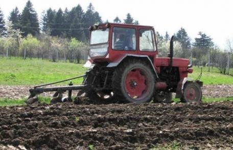 APIA Botoșani: Agricultorii pot depune cereri în vederea obținerii subvenției pentru motorină