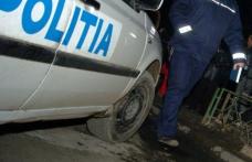 Accident pe strada George Enescu din Dorohoi. Un șofer băut a avariat o mașină parcată, după care a fugit de la locul accidentului