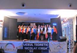 Uvertura Mall: Spectacol oferit de trupa de teatru a Liceului Pedagogic „Nicolae Iorga” de Ziua Națională - FOTO