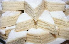 Prăjitură Albă ca Zăpada cu cremă de vanilie