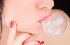 Guma de mestecat poate provoca migrene