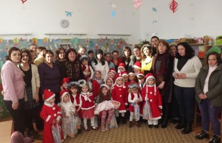Copiii Şcolii Gimnaziale nr.1 Vârful Câmpului întâmpină Crăciunul cu multă bucurie! - FOTO