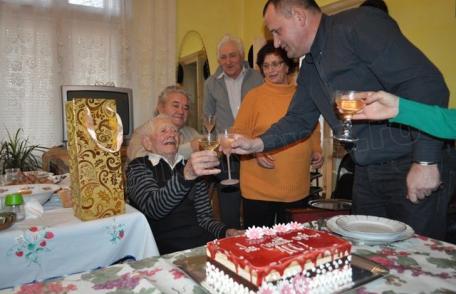 Dorohoian sărbătorit de redacția Dorohoi News la aniversarea de 100 de ani - FOTO