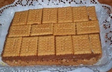 Prăjitură cu biscuiți și cremă de vanilie