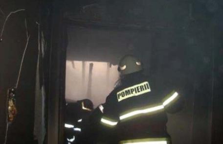 Femeie căzută în beciul casei, salvată de pompierii botoşăneni